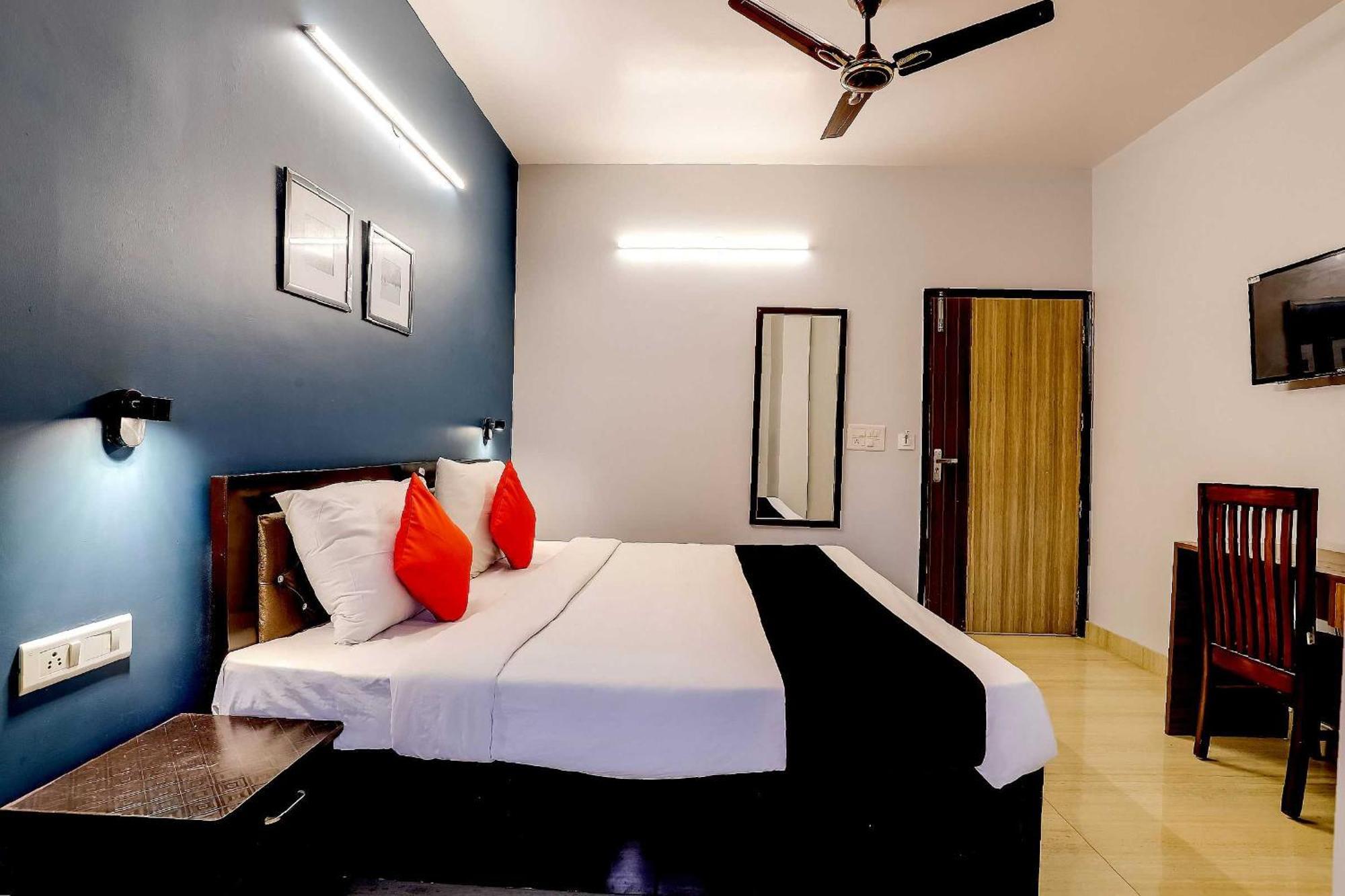 Collection O 71756 Hotel Silver Arrow Near Pacific Mall Tagore Garden Delhi  Buitenkant foto